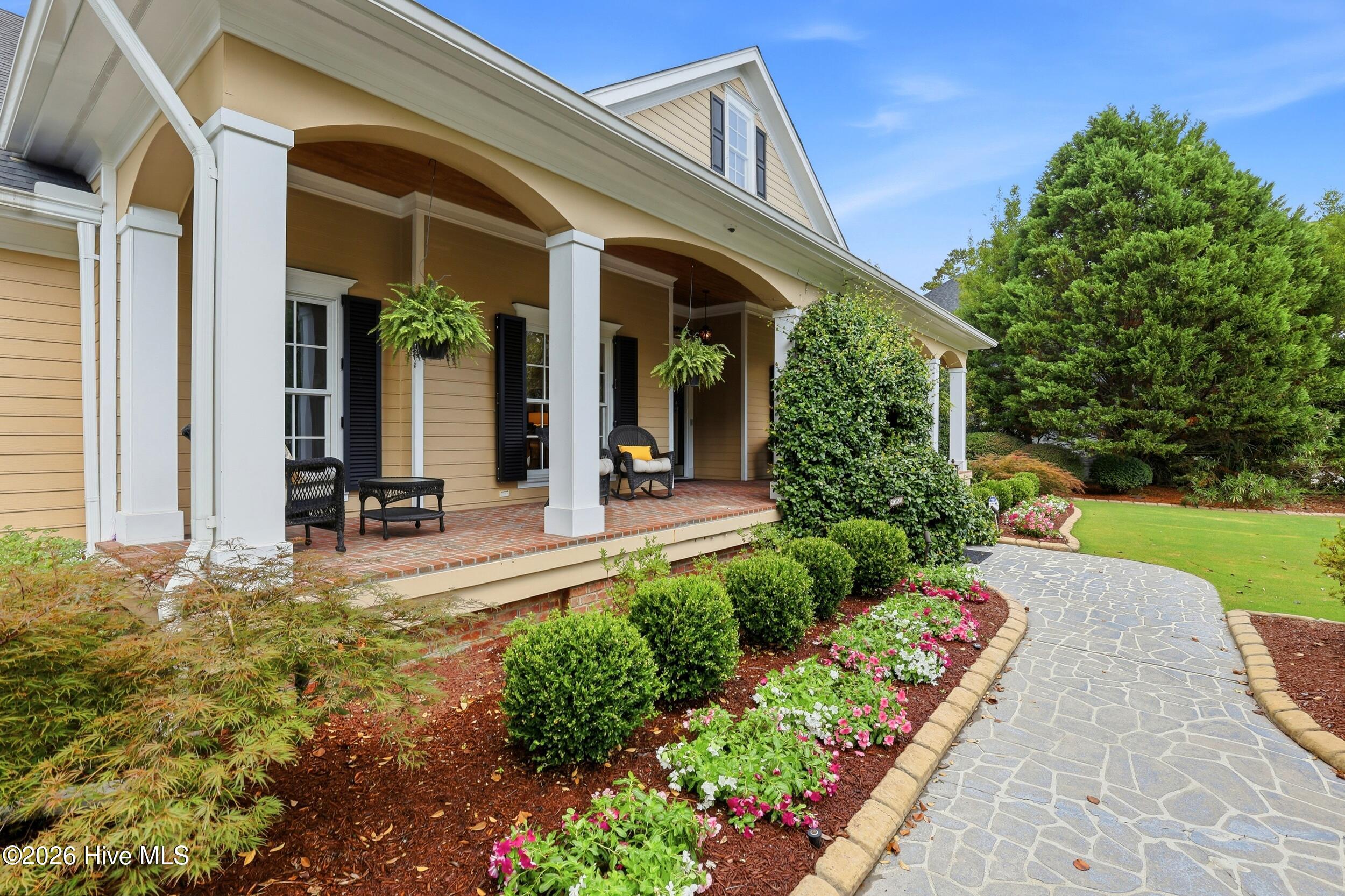 1608 Softwind Way