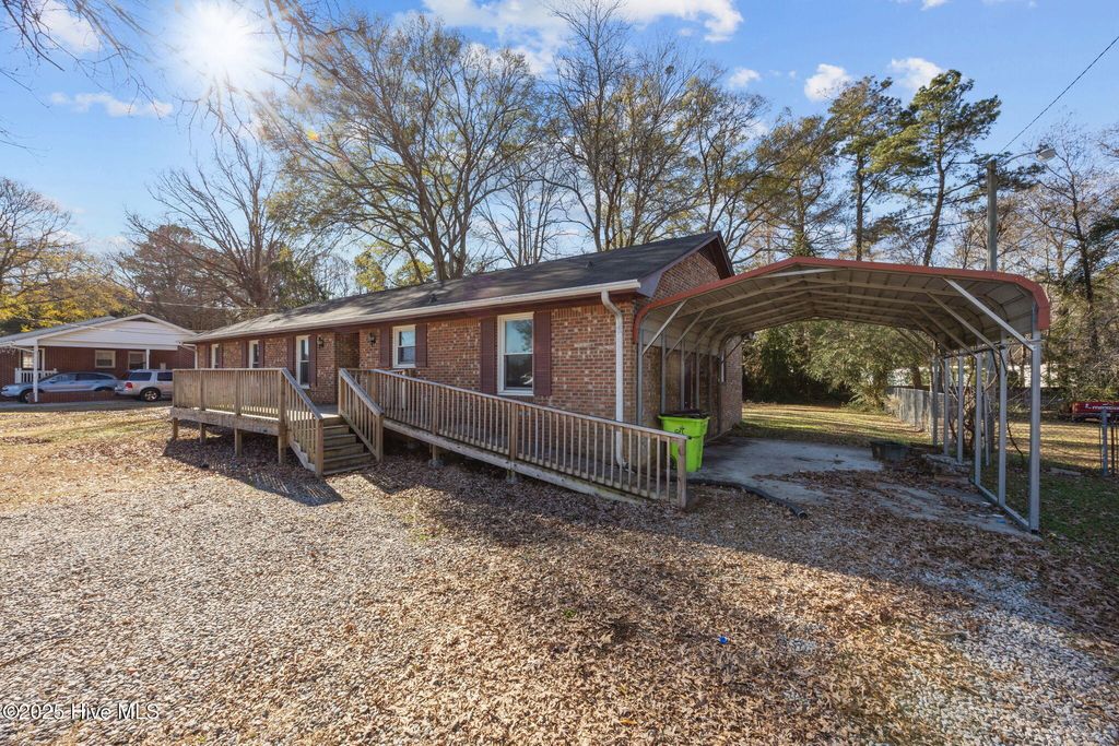 Photo of 425 Washington Post Road, New Bern, NC 28562 (MLS # 100545729)