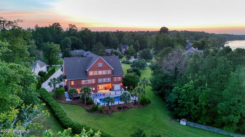 Photo of 240 Drake Landing, New Bern, NC 28560 (MLS # 100557862)