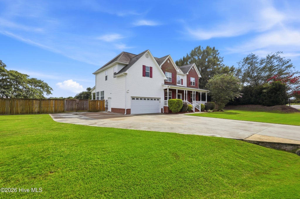 Photo of 100 Farmington Drive, Richlands, NC 28574 (MLS # 100599959)