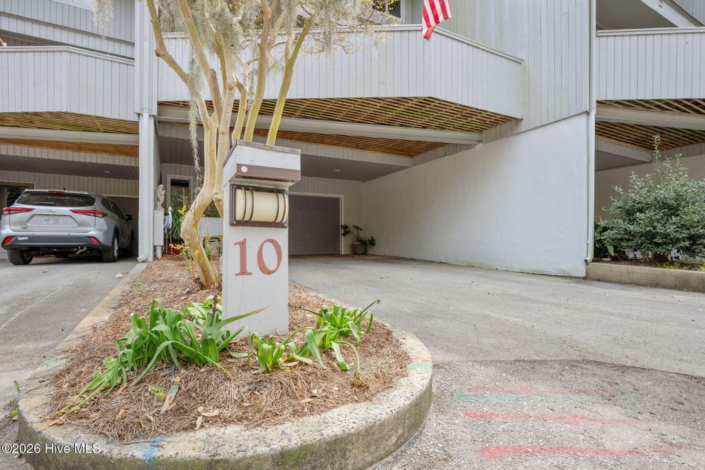 Photo of 10 Batts Hill Road, New Bern, NC 28562 (MLS # 100563481)