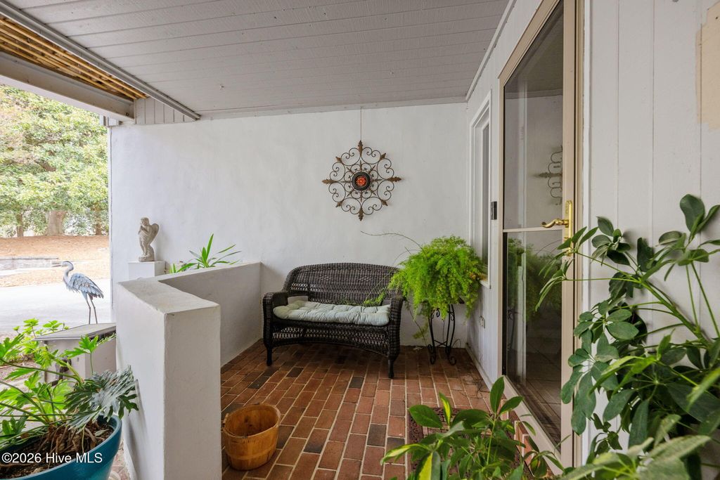 Photo of 10 Batts Hill Road, New Bern, NC 28562 (MLS # 100563481)