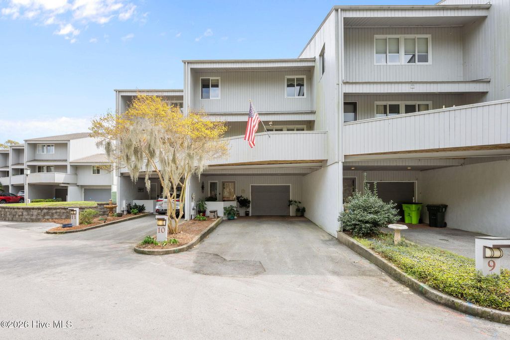 Photo of 10 Batts Hill Road, New Bern, NC 28562 (MLS # 100563481)