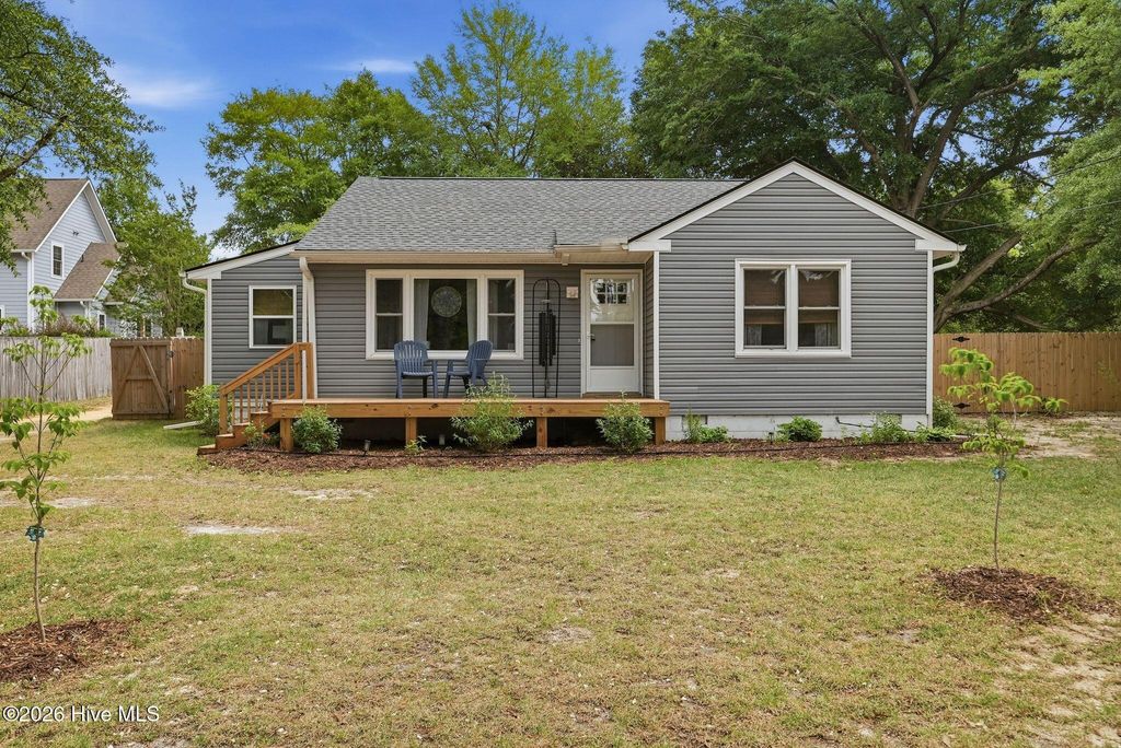 Photo of 465 N Leak Street, Southern Pines, NC 28387 (MLS # 100568423)