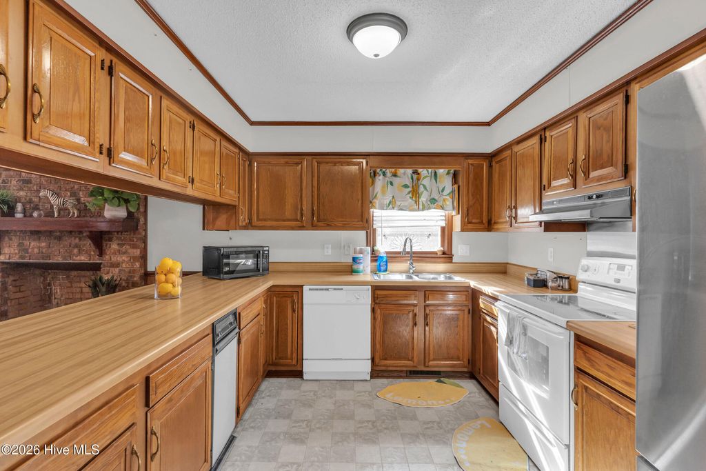 Photo of 7636 Nc Highway 41 Hwy, Elizabethtown, NC 28337 (MLS # 100550626)