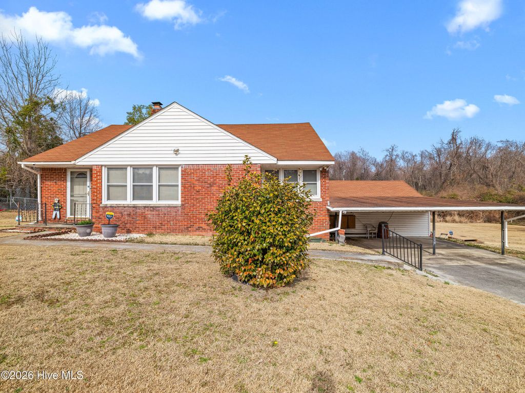 Photo of 15 East Drive, Jacksonville, NC 28546 (MLS # 100555945)