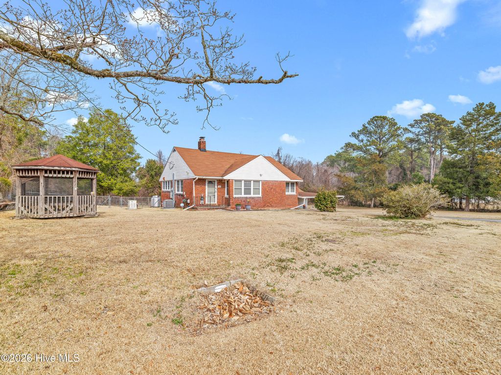 Photo of 15 East Drive, Jacksonville, NC 28546 (MLS # 100555945)