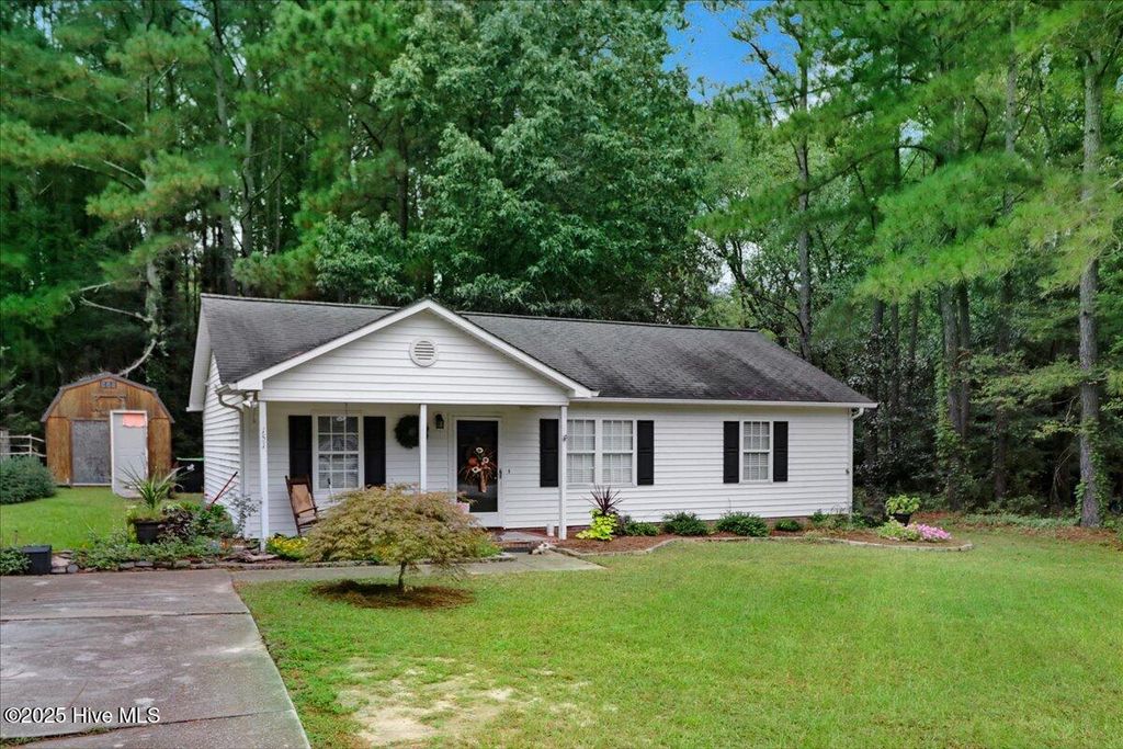 Photo of 151 Creekside Drive, Four Oaks, NC 27524 (MLS # 100532790)