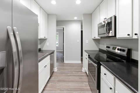 Tiny photo for 215 Winter Place, Jacksonville, NC 28540 (MLS # 100573962)