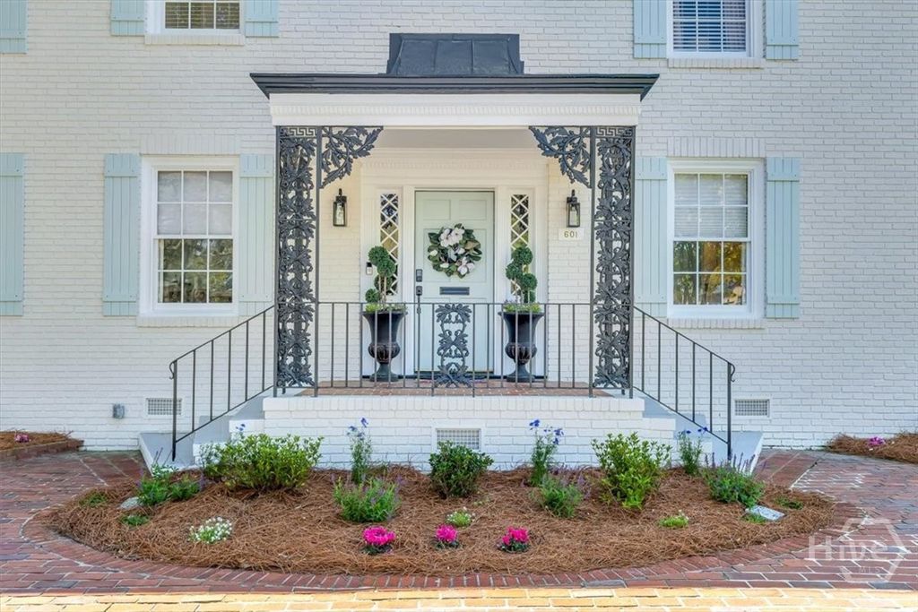 Photo of 601 Washington Avenue, Savannah, GA 31405 (MLS # SA352428)