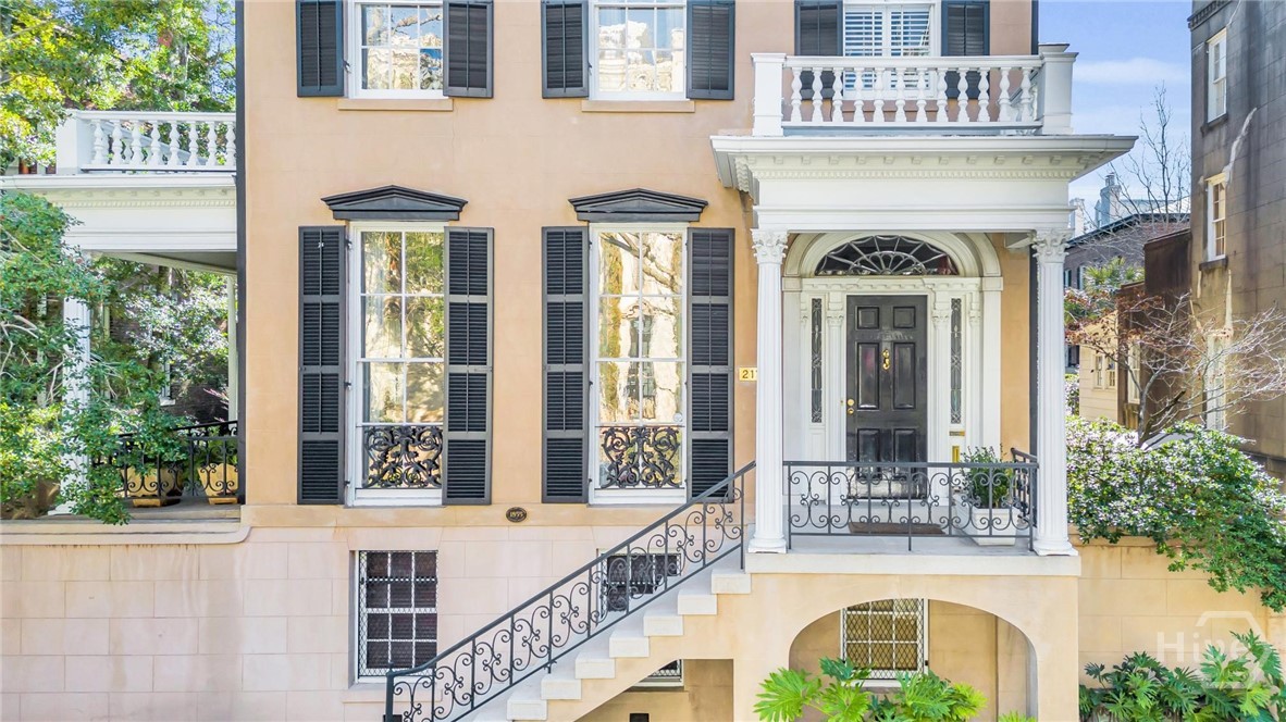 211 E Charlton Street