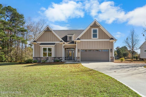 Homes For Sale - 135 Sycamore Lakes Drive<br/> Wallace, NC 28466