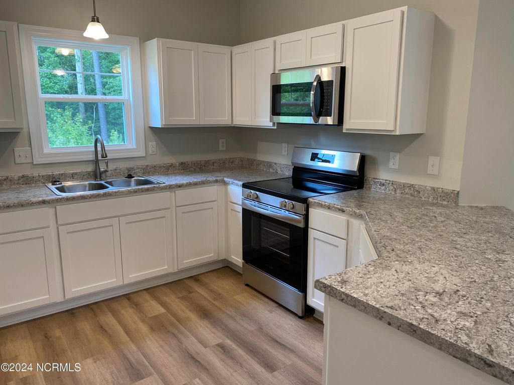 Photo of 255 Shallowbag Bay Lane, Jacksonville, NC 28546 (MLS # 100546750)