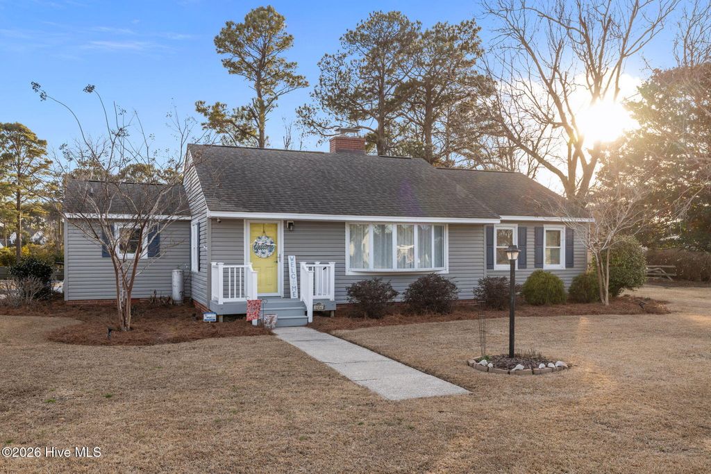 Photo of 104 George Street, Beaufort, NC 28516 (MLS # 100550600)