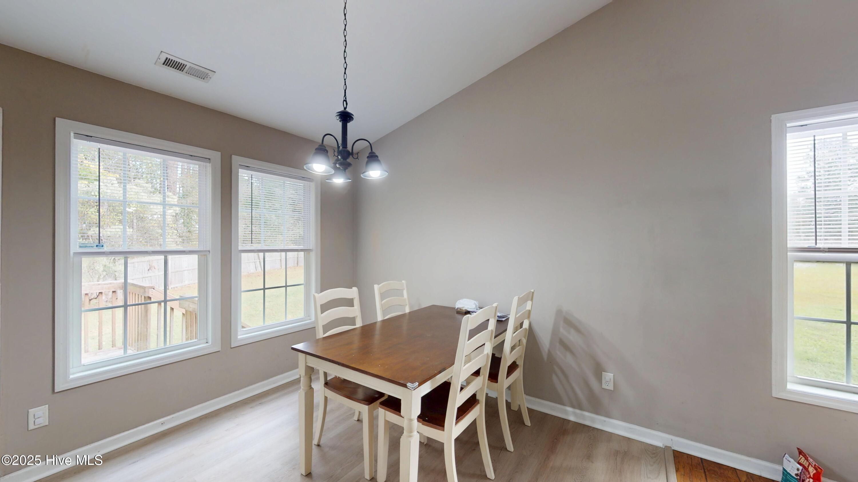 Richlands, North Carolina 28574, United States, 3 Bedrooms Bedrooms, ,2 BathroomsBathrooms,Residential,Pending,255655