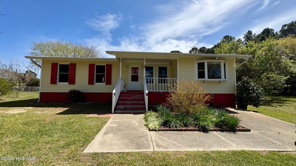 Photo of 32 Arrowhead Drive, Hubert, NC 28539 (MLS # 100562098)