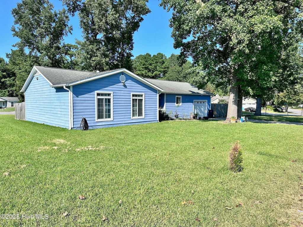 Photo of 909 Springdale Drive, Jacksonville, NC 28540 (MLS # 100531422)