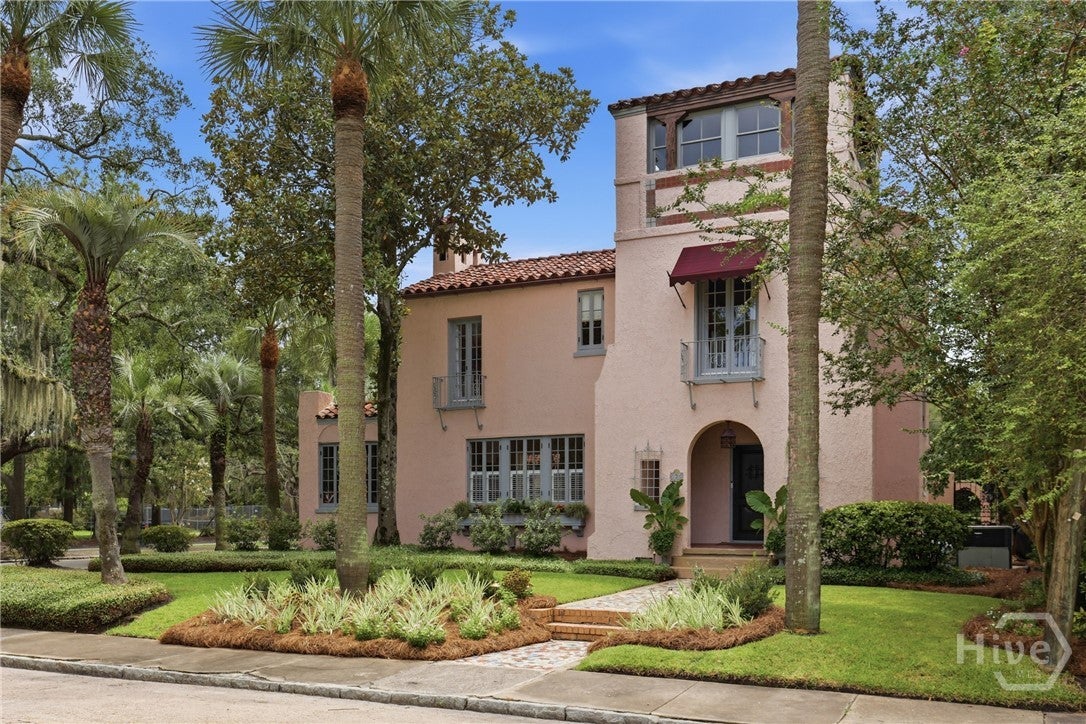 739 E 45th Street