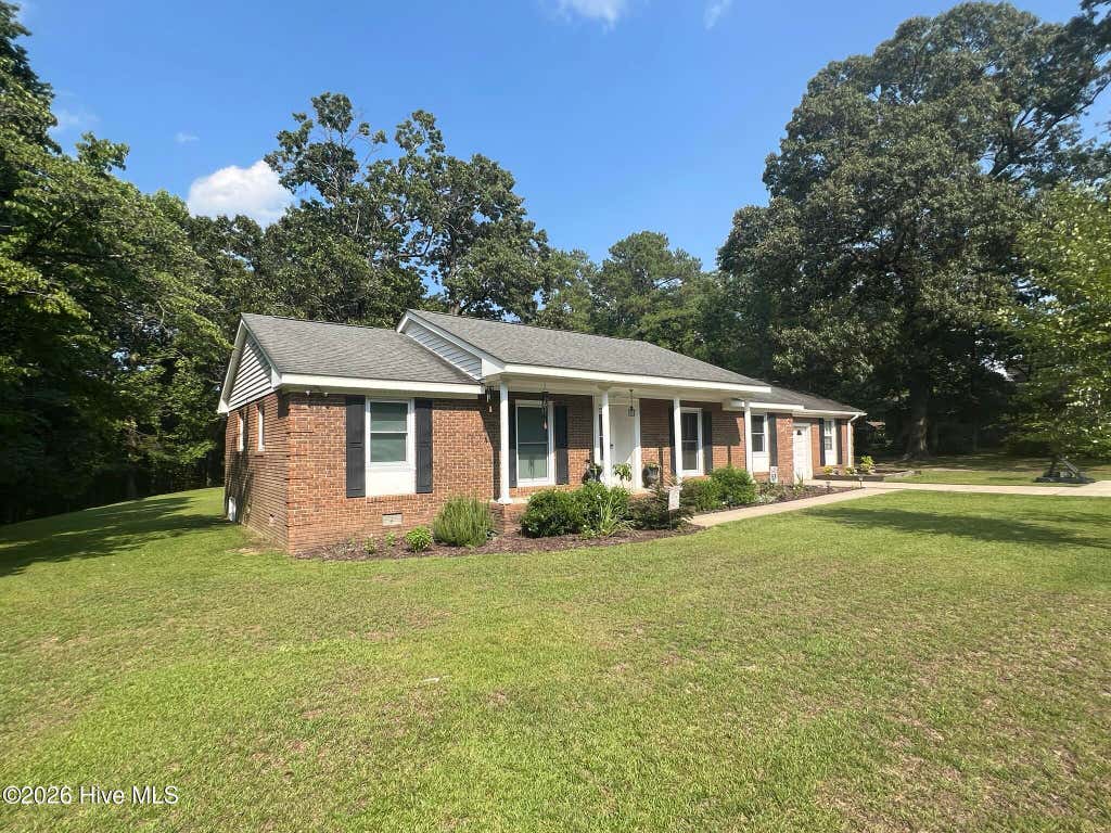 Photo of 197 Hillcrest Drive, Elizabethtown, NC 28337 (MLS # 100592748)