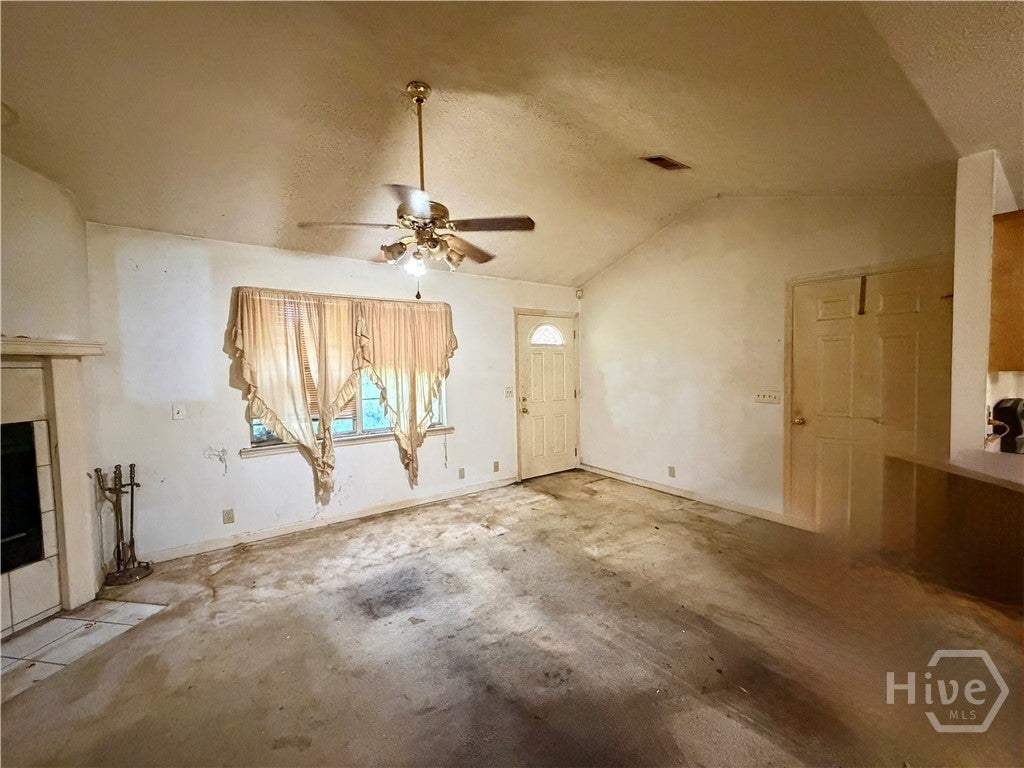 395 Lemans Dr