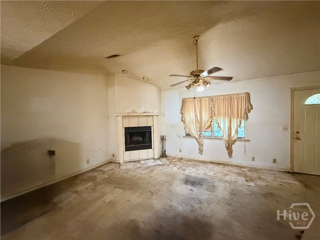 395 Lemans Dr