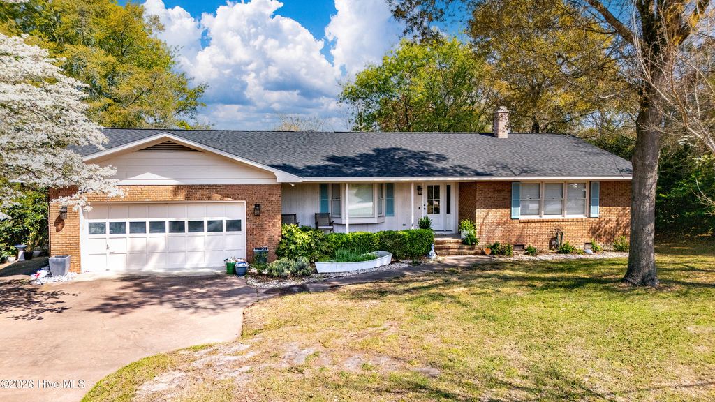 Photo of 215 Harbor Drive, Morehead City, NC 28557 (MLS # 100566456)