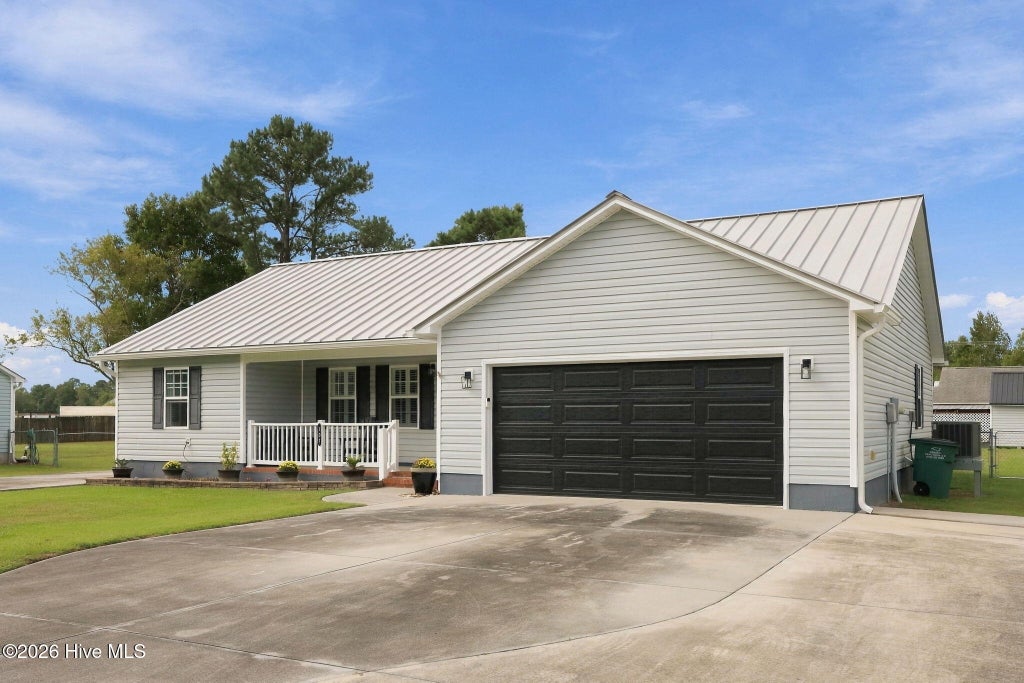 Photo of 107 Fodder Drive, Hubert, NC 28539 (MLS # 100606446)