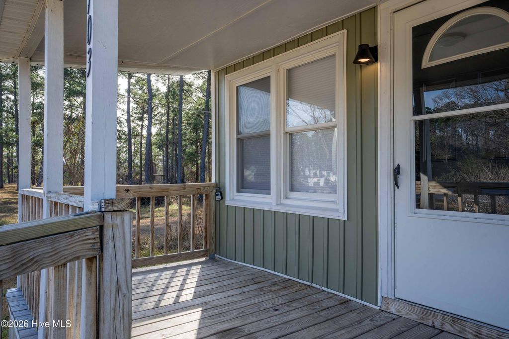 Photo of 703 Riggs Road, Hubert, NC 28539 (MLS # 100549592)