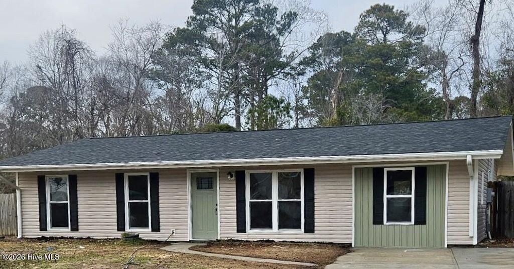 Photo of 102 Tanglewood Drive, Jacksonville, NC 28540 (MLS # 100552306)