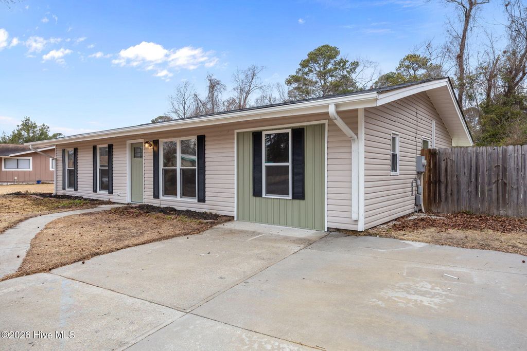Photo of 102 Tanglewood Drive, Jacksonville, NC 28540 (MLS # 100552306)