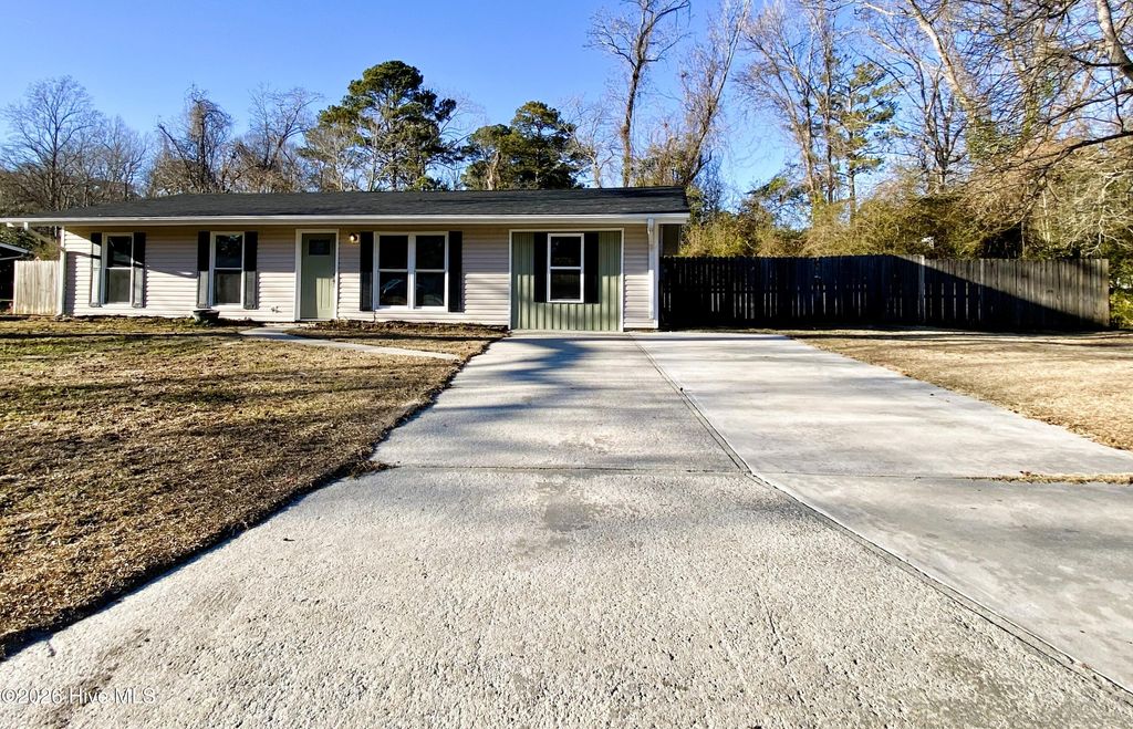 Photo of 102 Tanglewood Drive, Jacksonville, NC 28540 (MLS # 100552306)