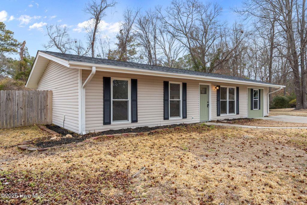 Photo of 102 Tanglewood Drive, Jacksonville, NC 28540 (MLS # 100552306)