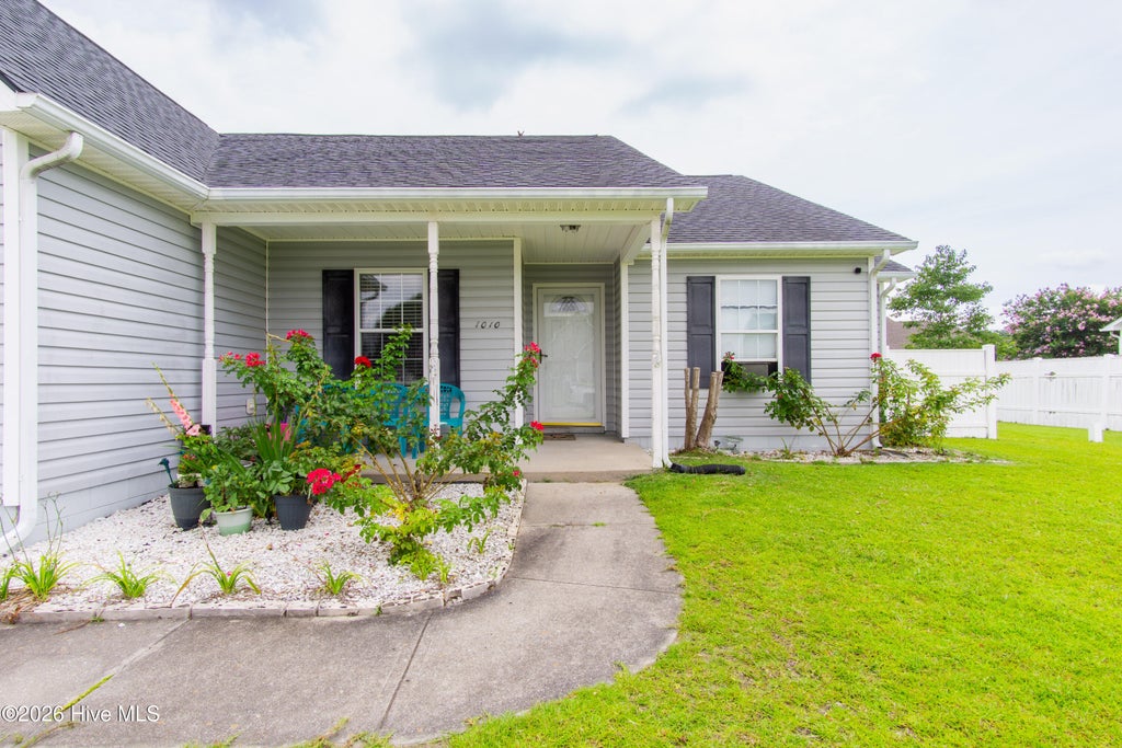 Photo of 1010 Locust Court, Havelock, NC 28532 (MLS # 100590517)
