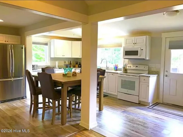227 Colonial Beach Road, photo 3 of 12