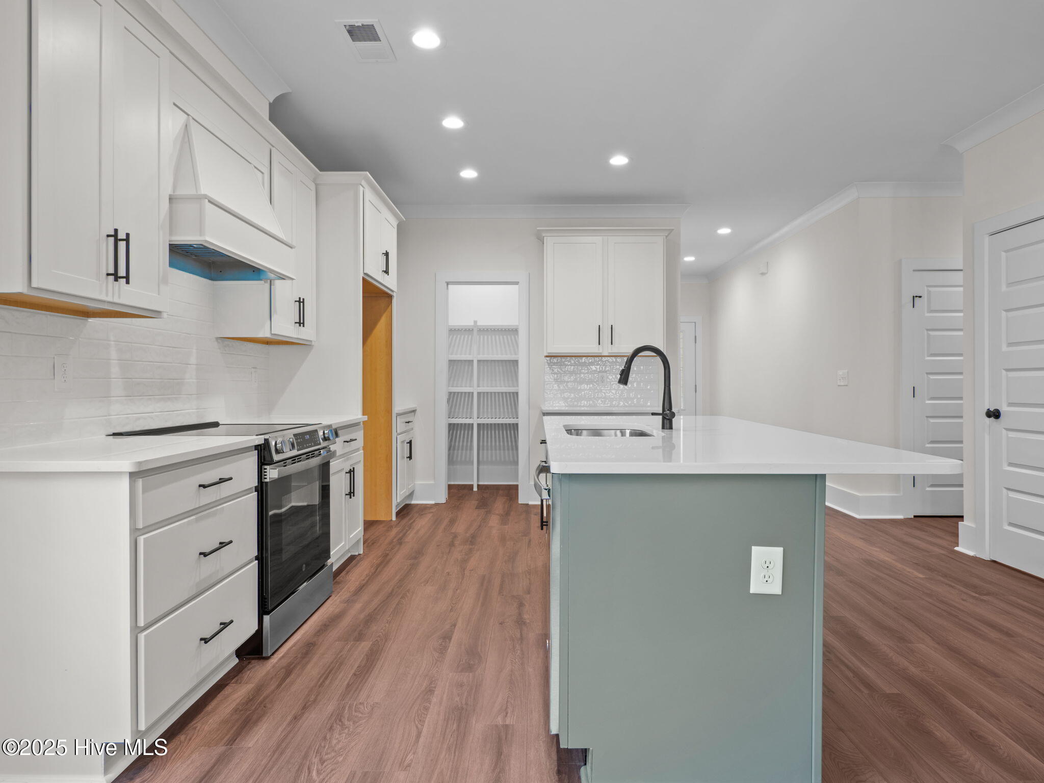 126 Pine View Boulevard