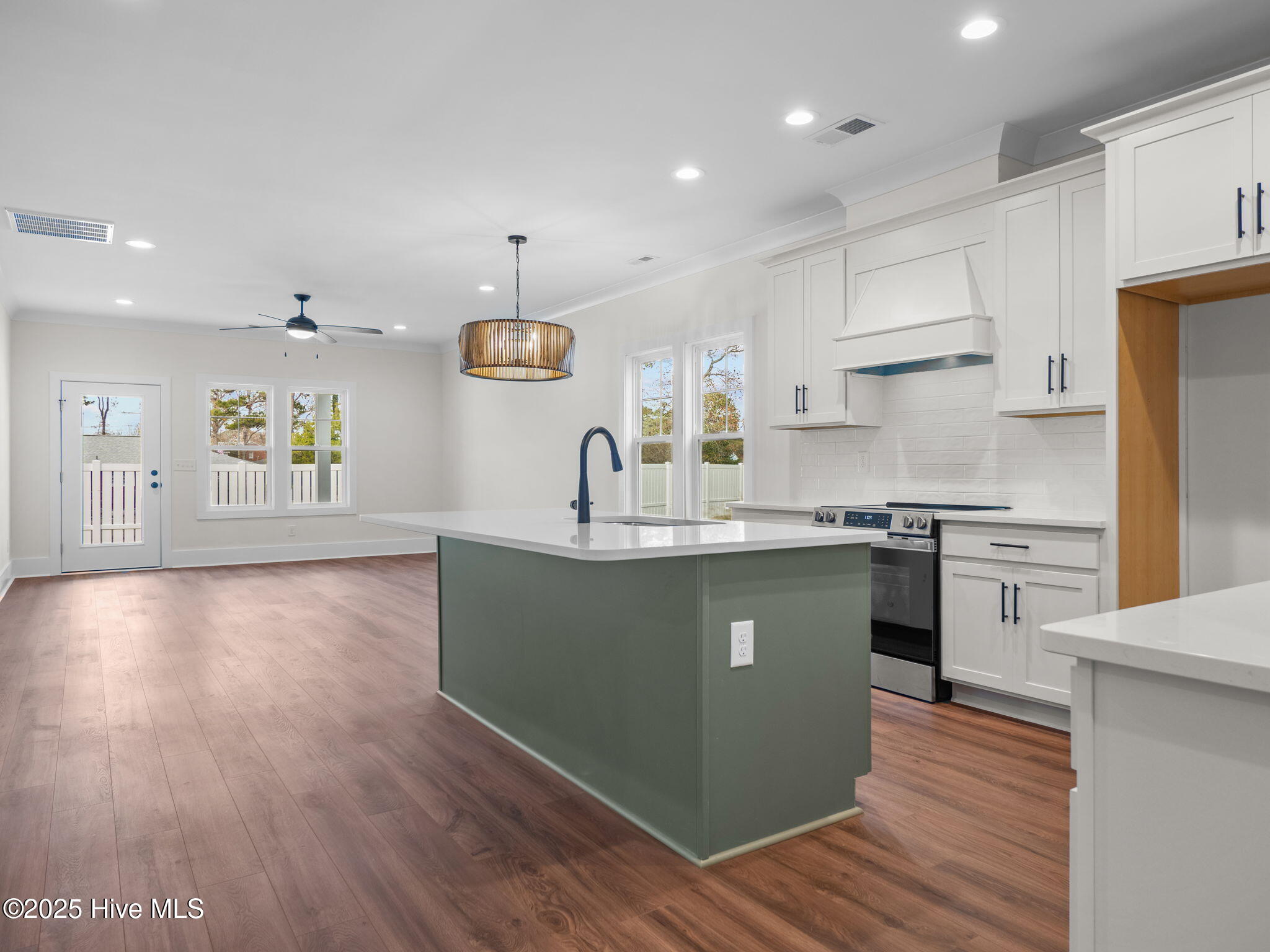 126 Pine View Boulevard