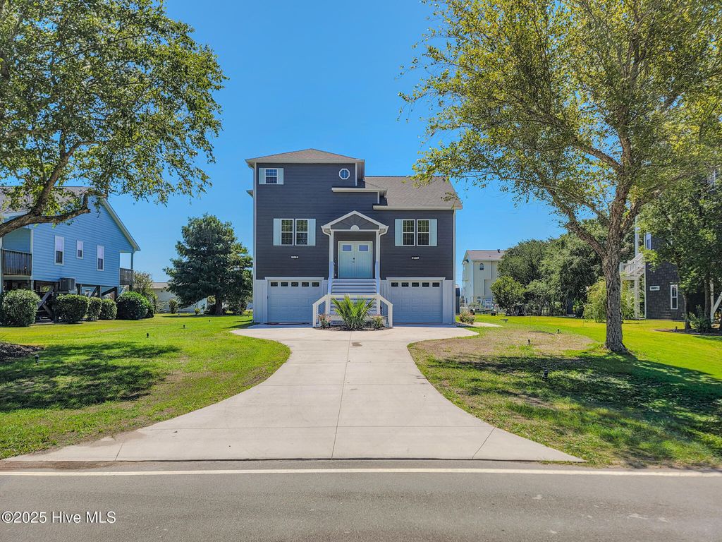 Photo of 170 Grandview Drive, Sneads Ferry, NC 28460 (MLS # 100511254)