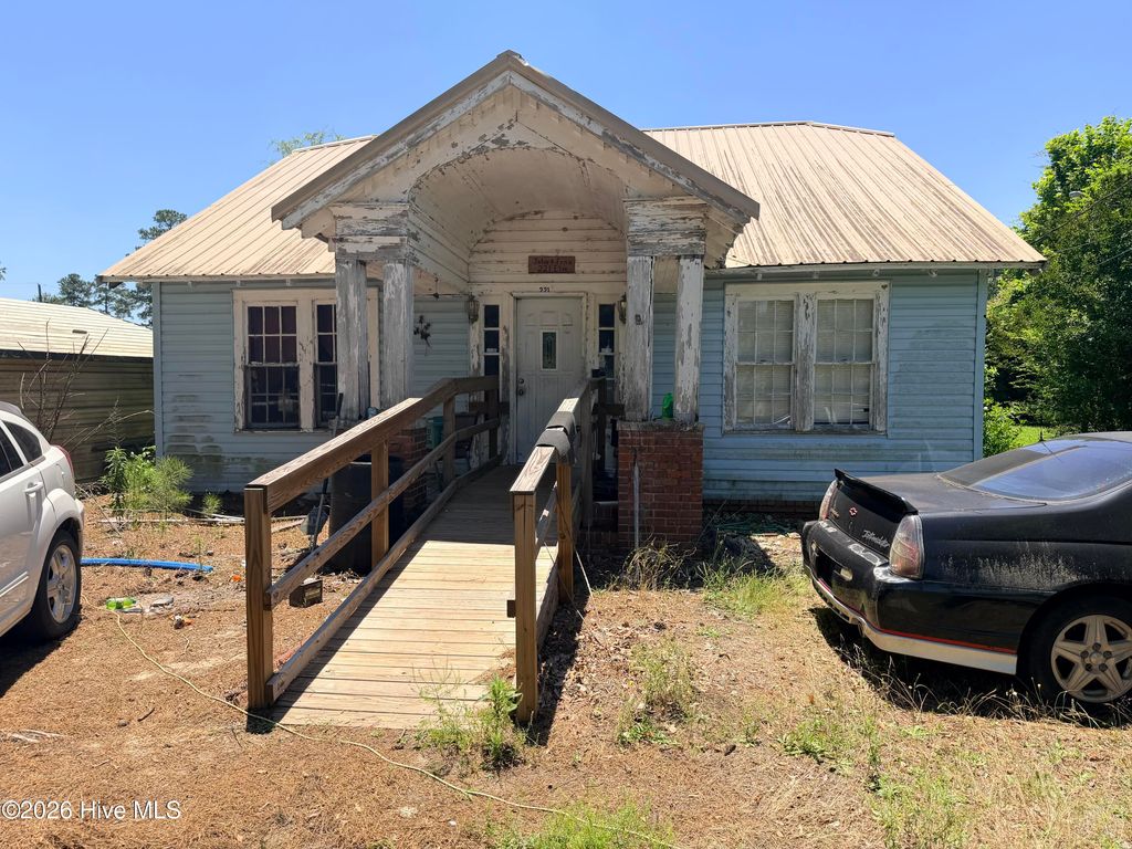Photo of 221 E Elm Street, Bladenboro, NC 28320 (MLS # 100580838)
