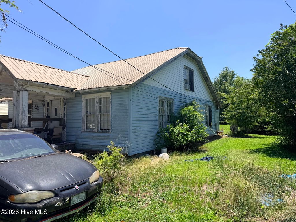 Photo of 221 E Elm Street, Bladenboro, NC 28320 (MLS # 100580838)