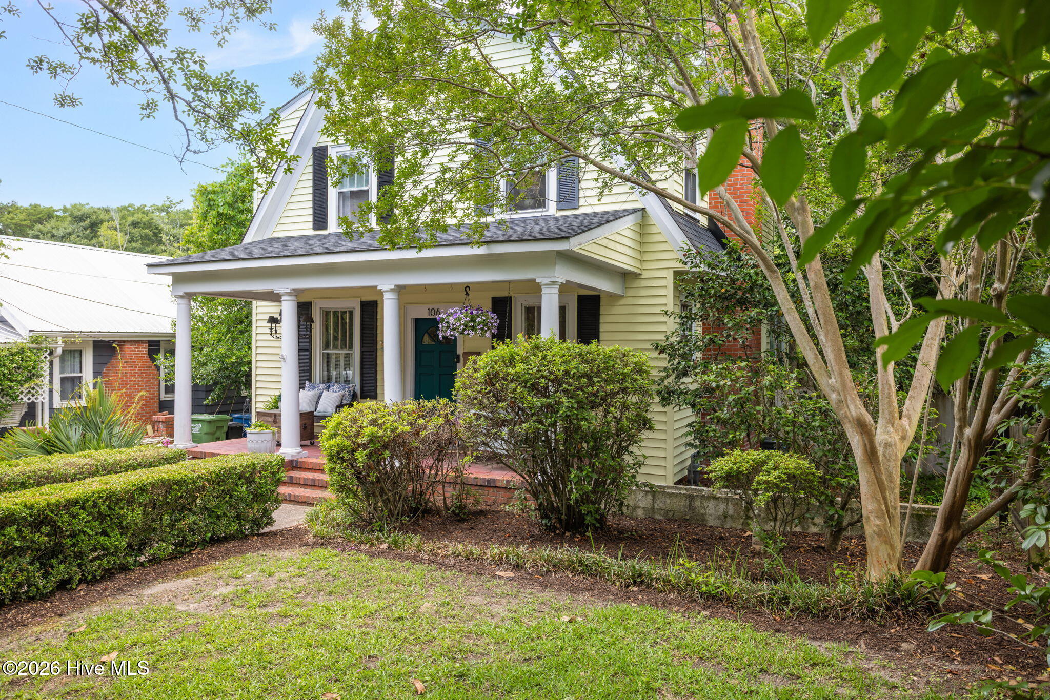 106 Borden Avenue