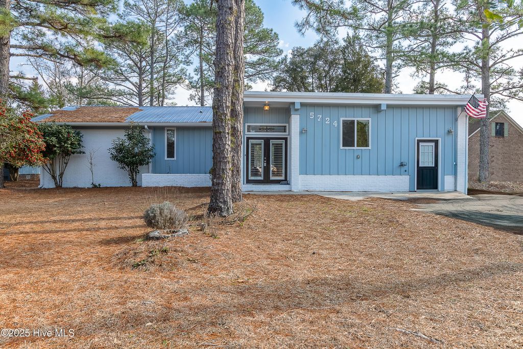 Photo of 5724 Gondolier Drive, New Bern, NC 28560 (MLS # 100488852)