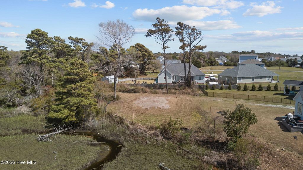 Photo of 662 Fishermans Point, Newport, NC 28570 (MLS # 100563952)
