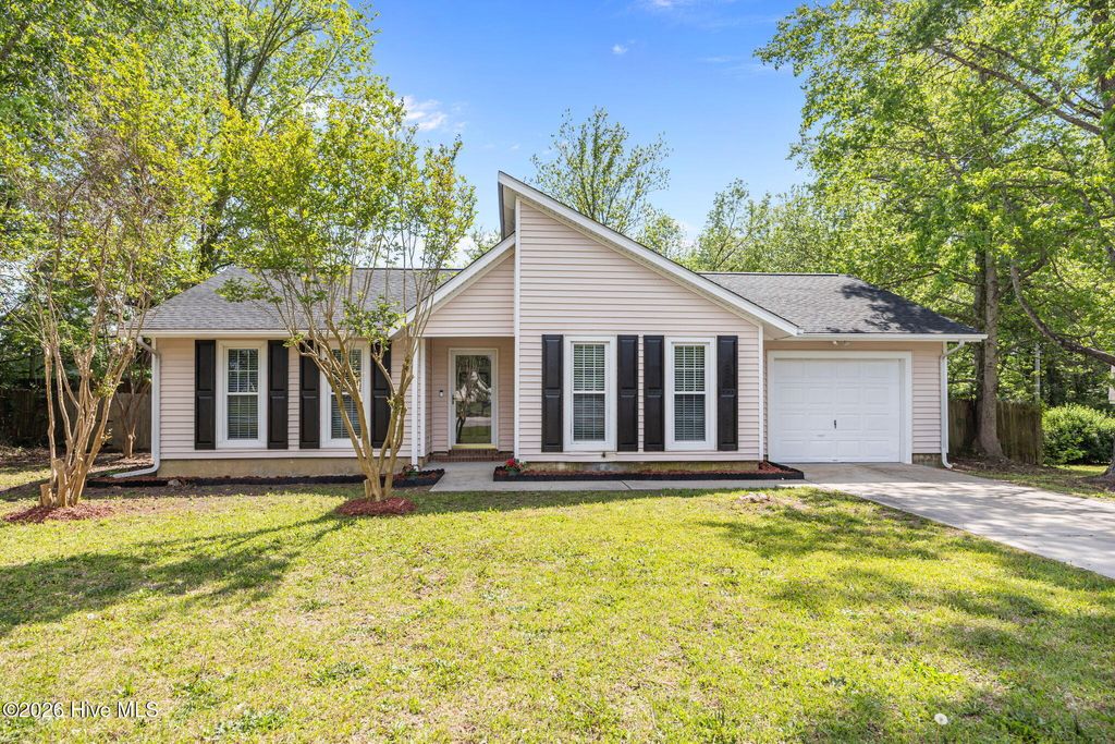Photo of 104 Lanell Court, Hubert, NC 28539 (MLS # 100568407)