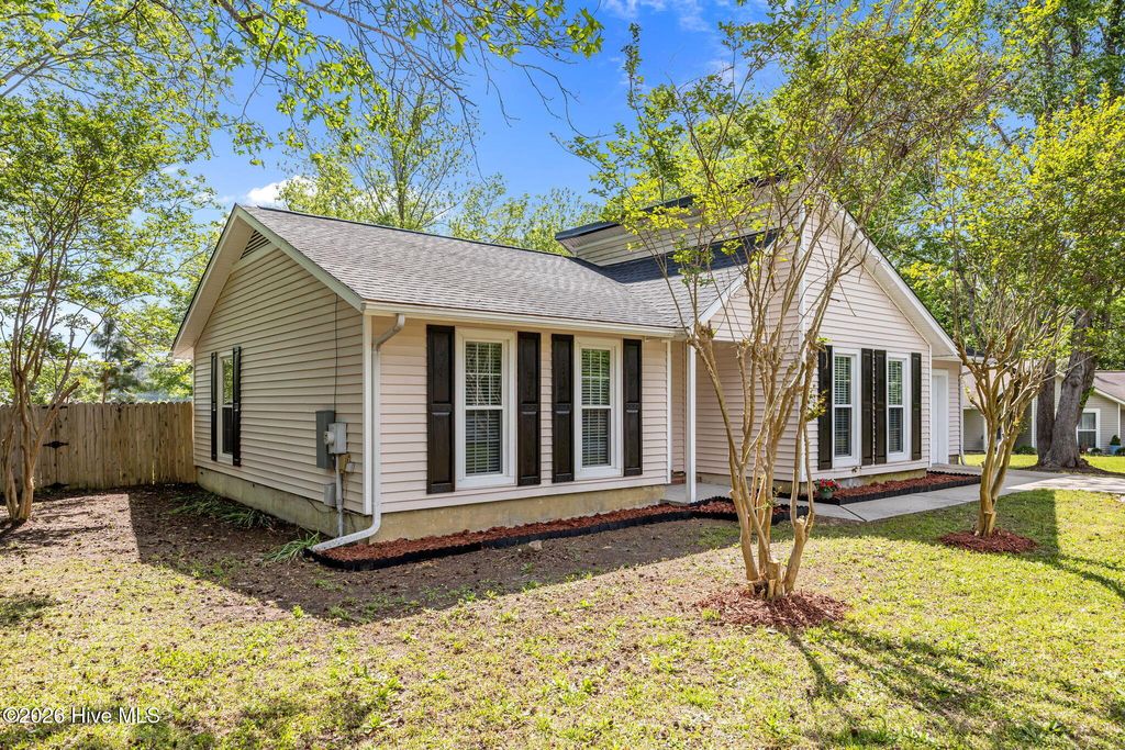 Photo of 104 Lanell Court, Hubert, NC 28539 (MLS # 100568407)