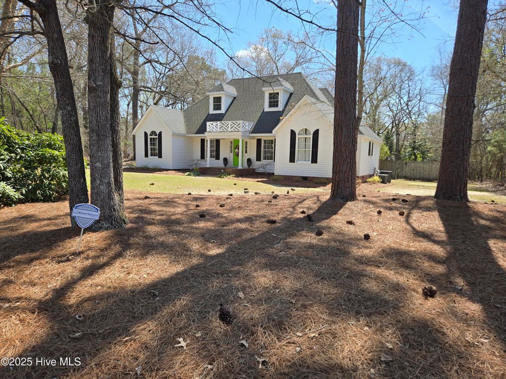 Photo of 12520 Saddle Path Circle, Laurinburg, NC 28352 (MLS # 100563892)