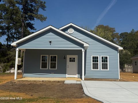 Homes For Sale - 216 Pearl Street<br/> Sampson County, Clinton, NC 28328