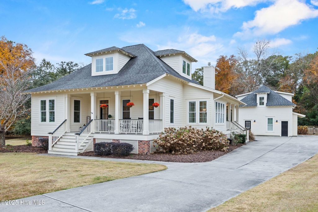 Photo of 214 Salt Marsh Lane, Hampstead, NC 28443 (MLS # 100570509)