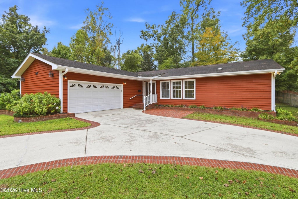 Photo of 5 Laran Road, Jacksonville, NC 28540 (MLS # 100610101)