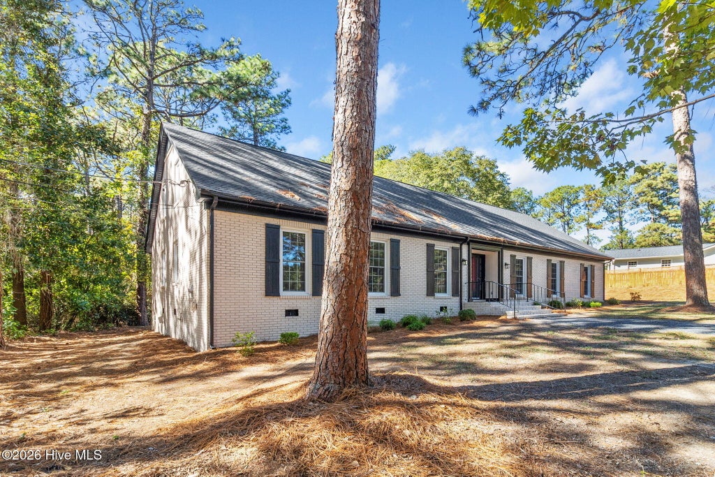 Photo of 130 Cliff Road, Southern Pines, NC 28387 (MLS # 100612906)