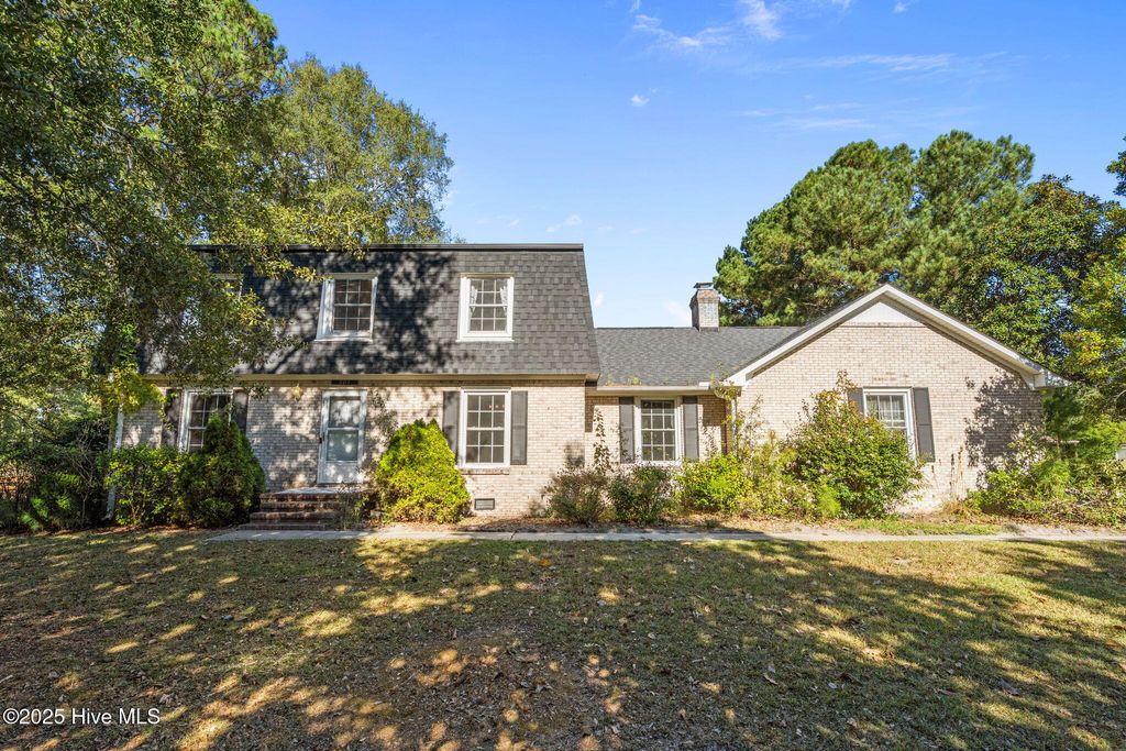 Photo of 204 Rock Creek Drive S, Jacksonville, NC 28540 (MLS # 100537375)